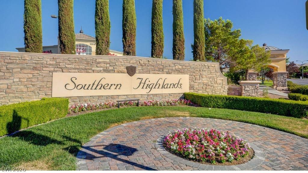 12 Pebble Hills Court - Photo 1