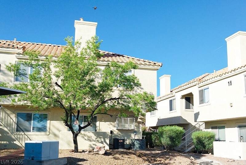 694 Anne Lane - Photo 1