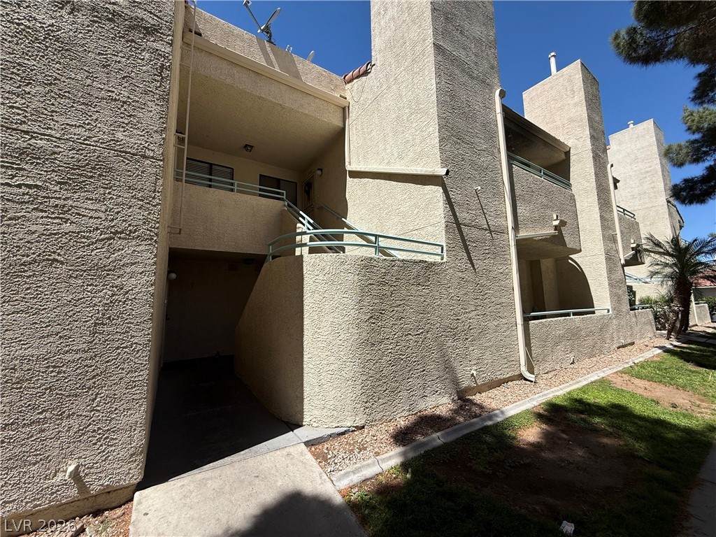960 Sloan Lane - Photo 1
