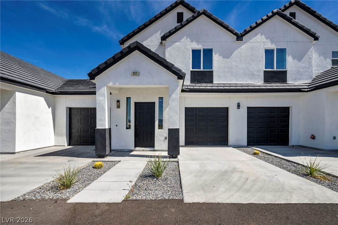 376 Erin Street - Photo 1