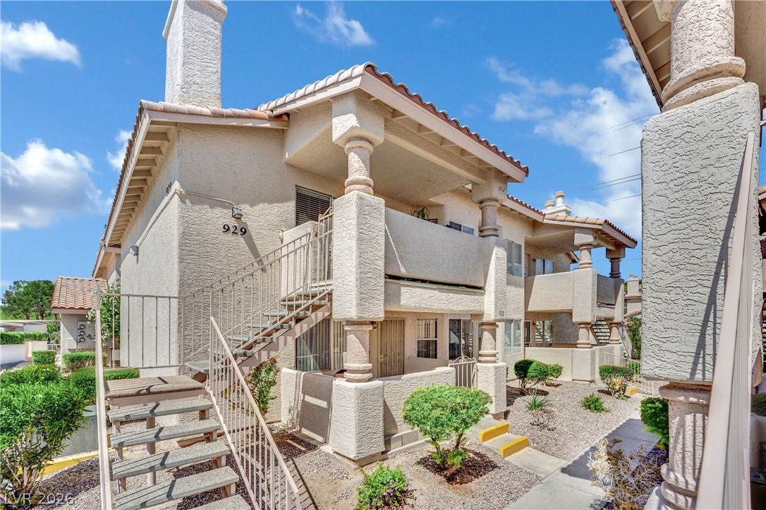 929 Rockview Drive - Photo 1