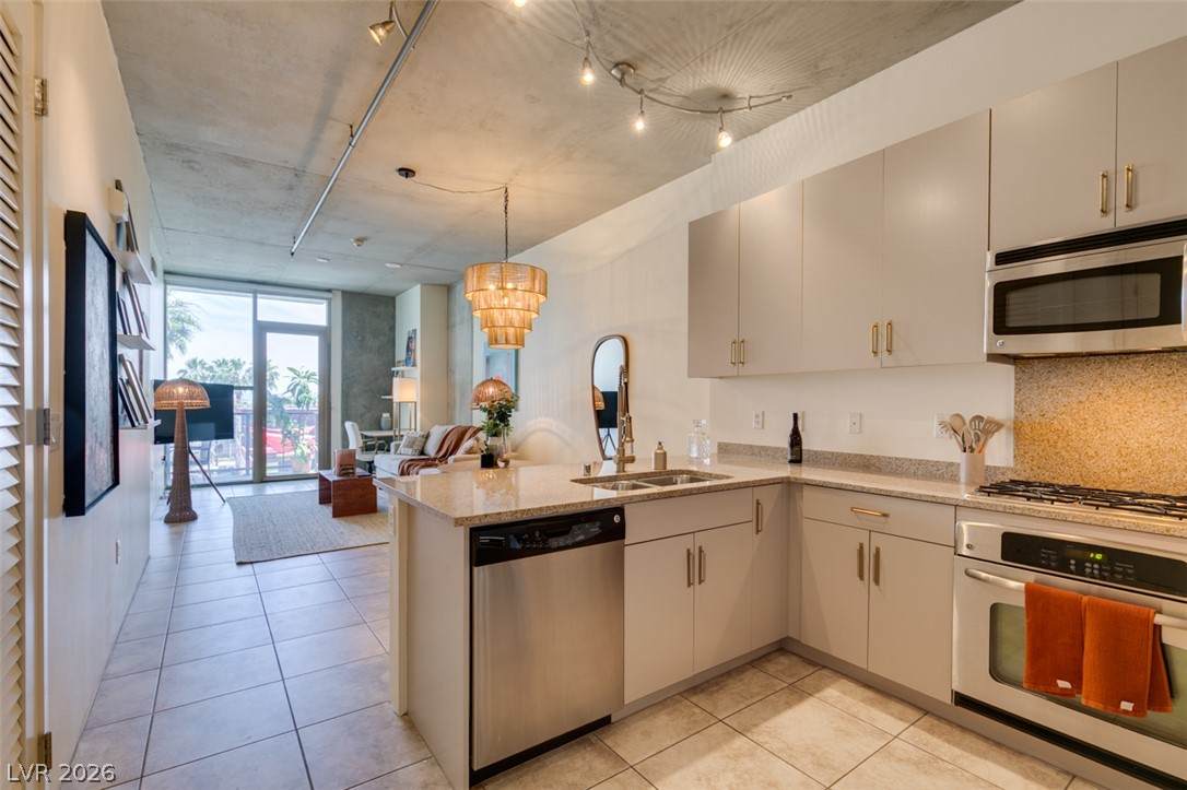 353 Bonneville Avenue - Photo 1