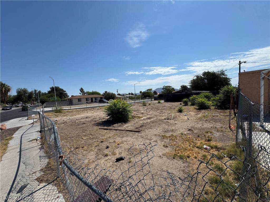  1712 Lewis Ave - Photo 1