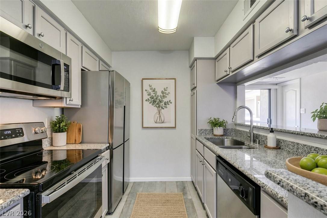 714 Oakmont Avenue - Photo 1