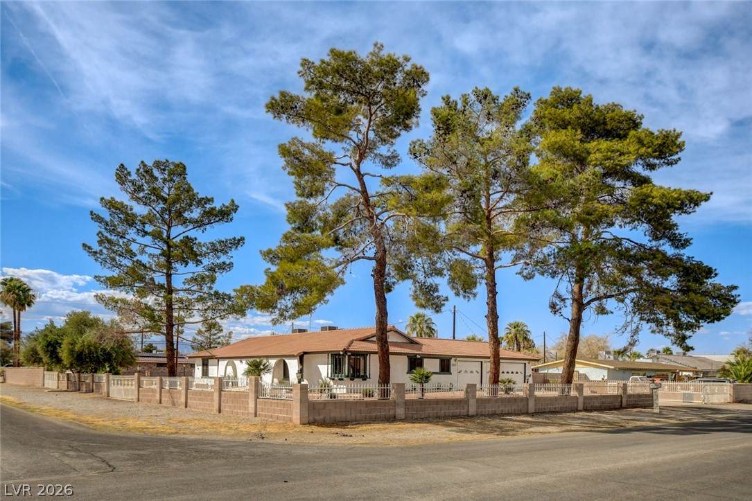 1401 Sharon Road - Photo 1