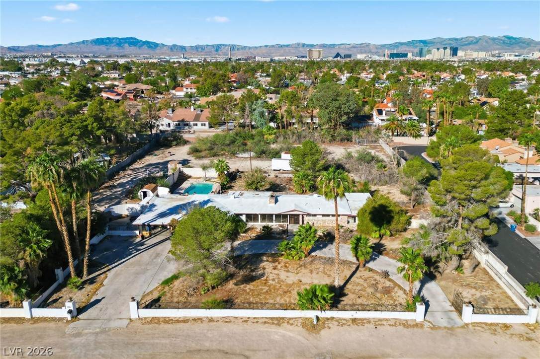 5517 Oak Street - Photo 1