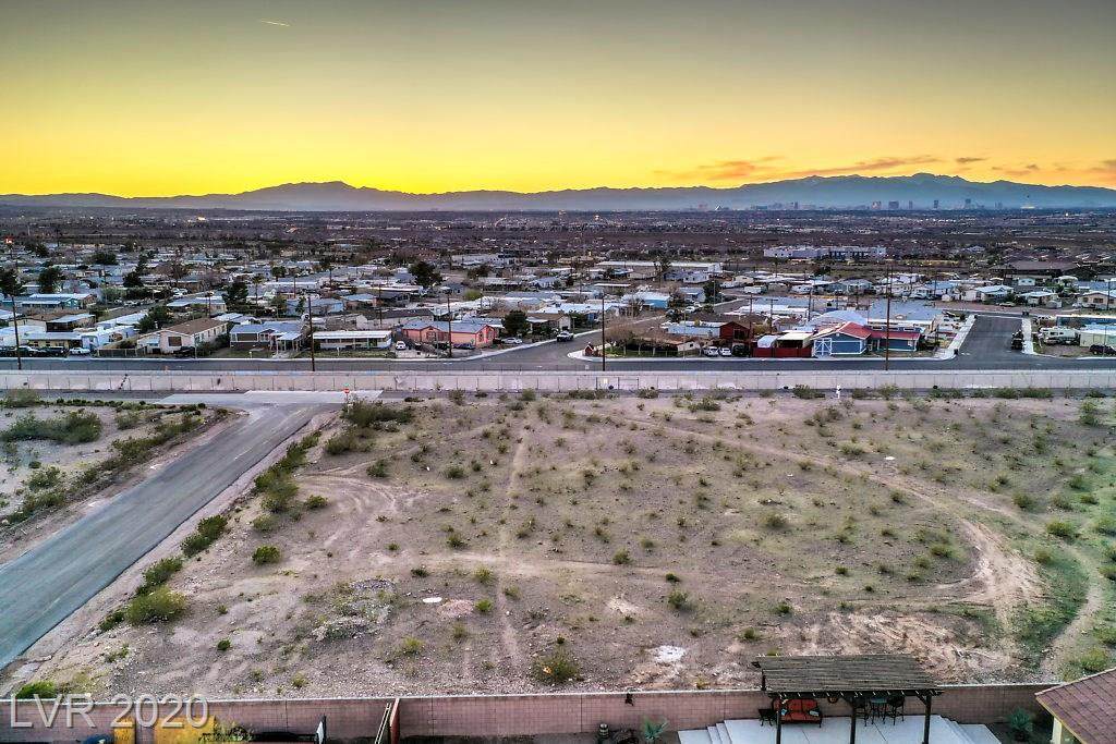 Pueblo - Photo 1