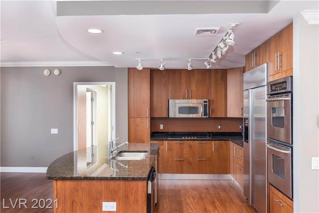 200 Sahara Avenue - Photo 1