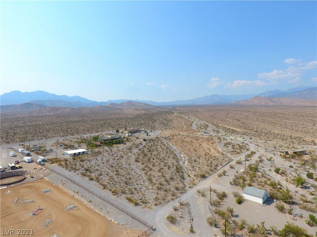 Moffatt Boulevard - Photo 1