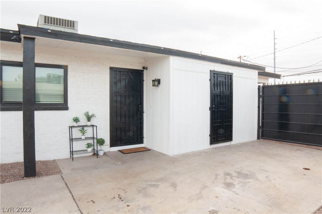 1537 Palm Street - Photo 1