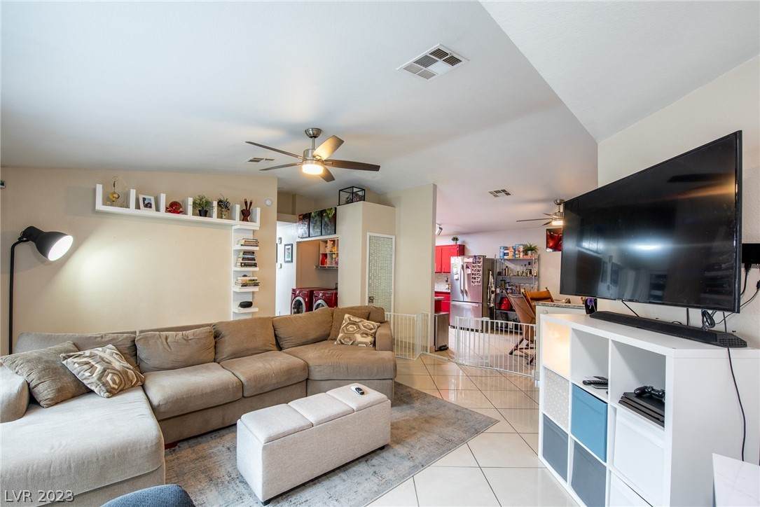 2433 Shady Hill Avenue - Photo 1