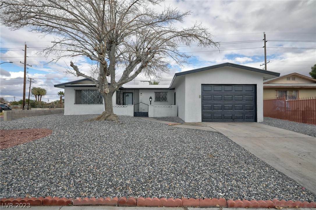 916 24th Street - Photo 1