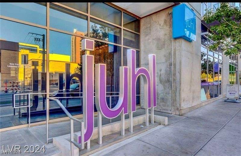 353 Bonneville Avenue - Photo 1