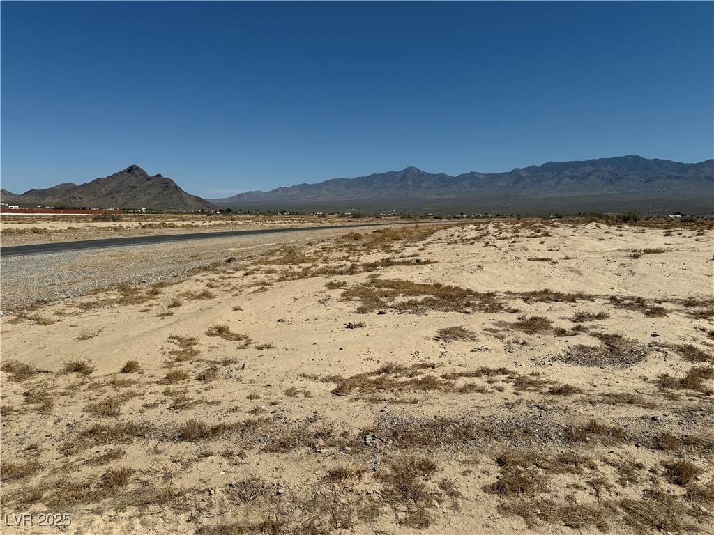 5721 Leslie Street - Photo 1