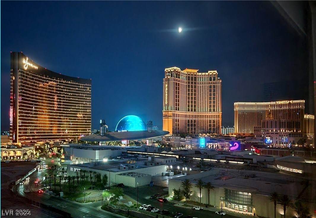 2000 Fashion Show Drive - Photo 1