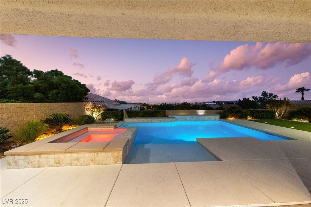 1928 Hot Oak Ridge Street - Photo 1