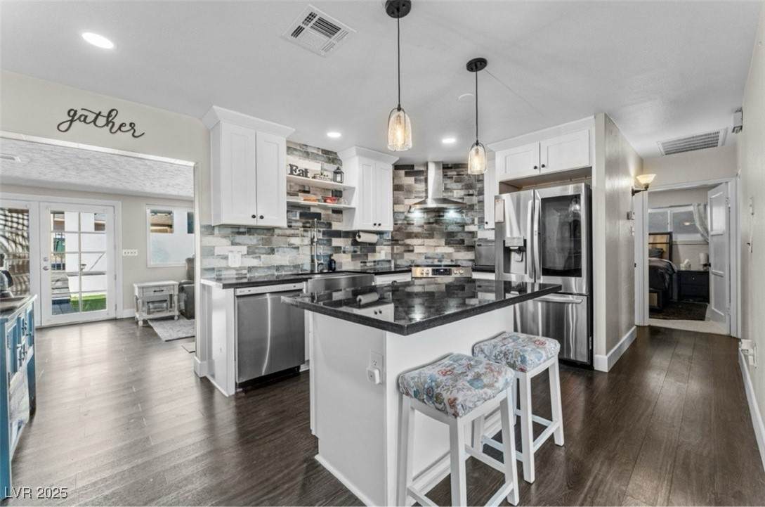 556 7th Street - Photo 1