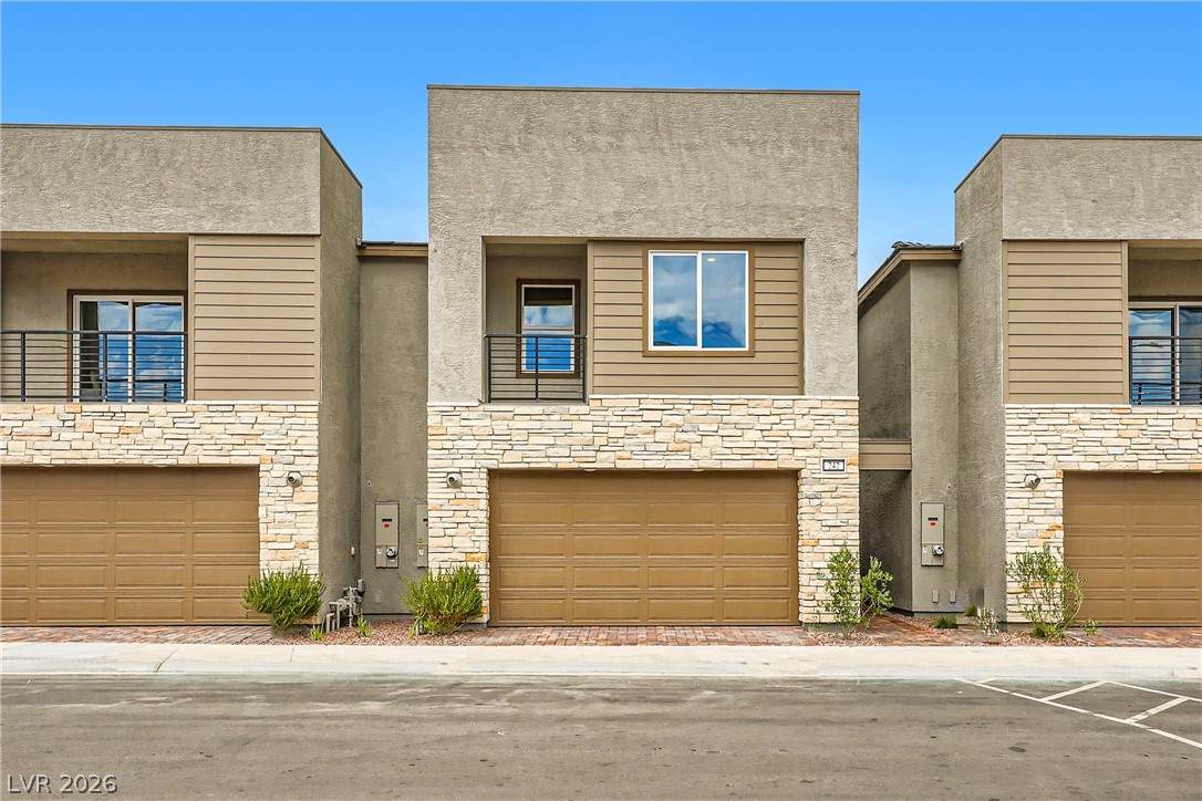 242 White Crest Peak Avenue - Photo 1