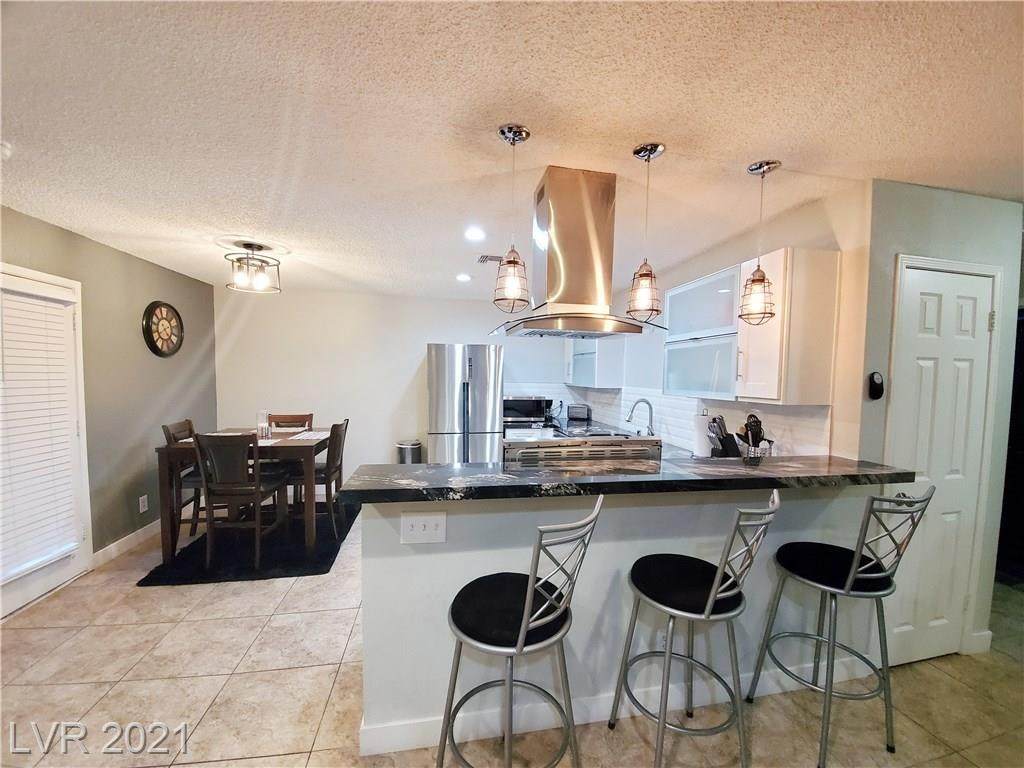 5576 Rochelle Avenue - Photo 1