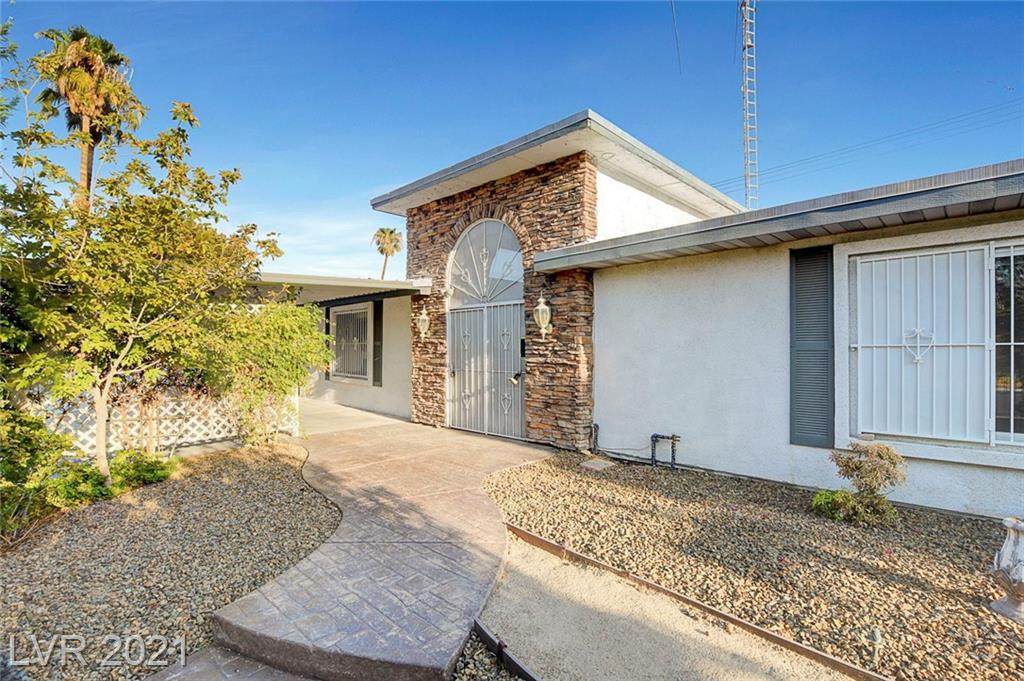 1513 Commanche Drive - Photo 1