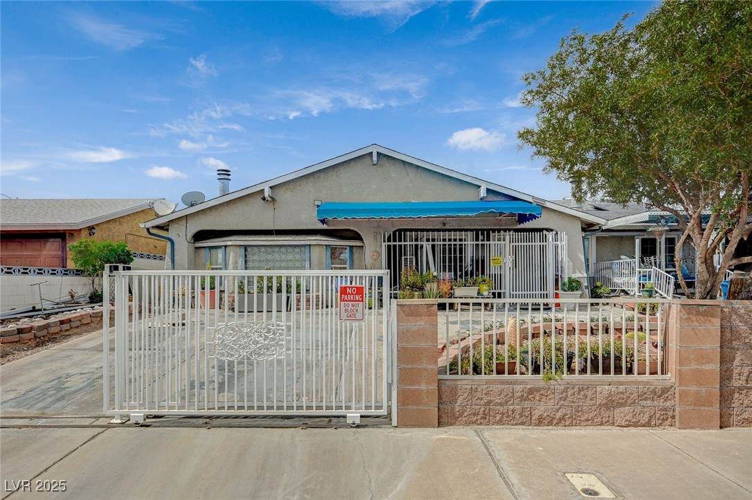 405 Longtree Avenue - Photo 1