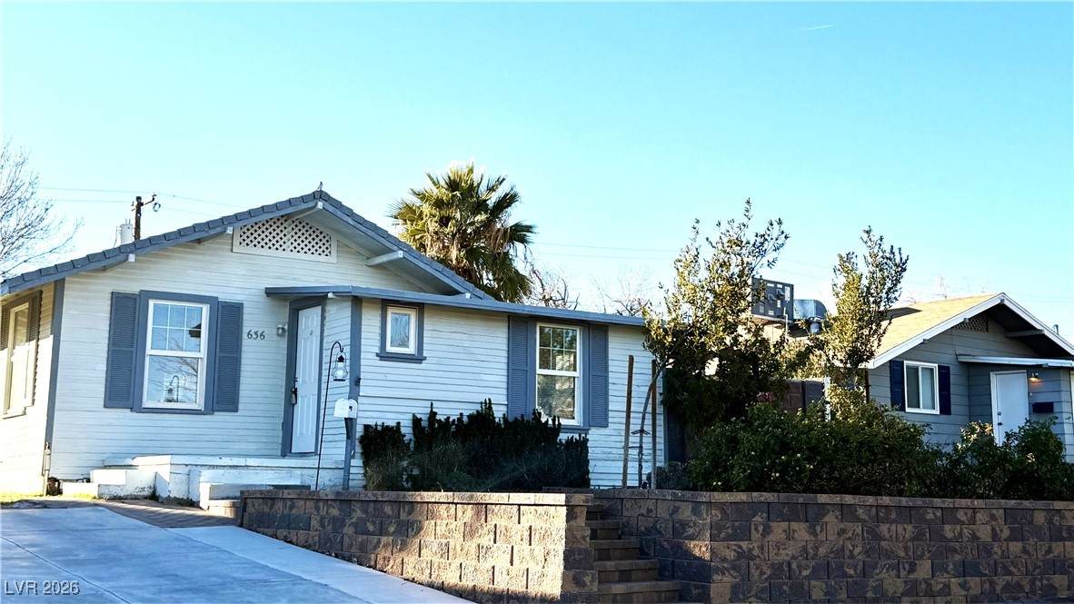 636 C Avenue - Photo 1