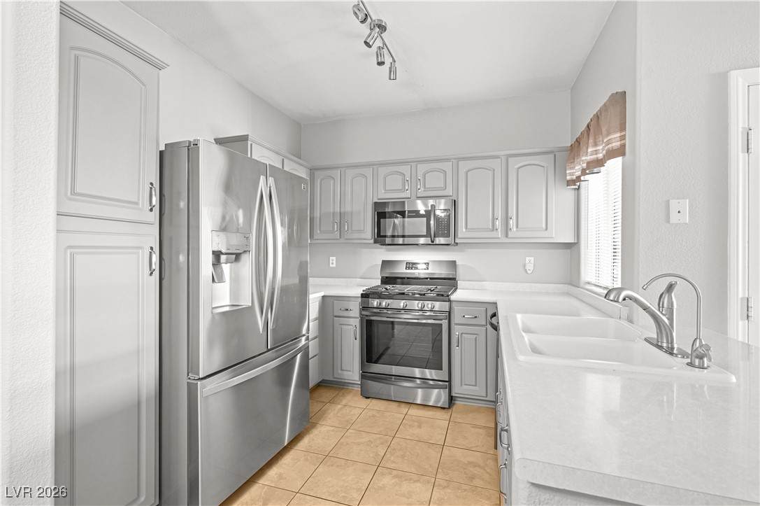 855 Stephanie Street - Photo 1