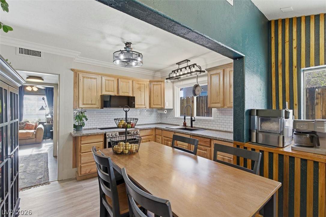 545 Date Street - Photo 1