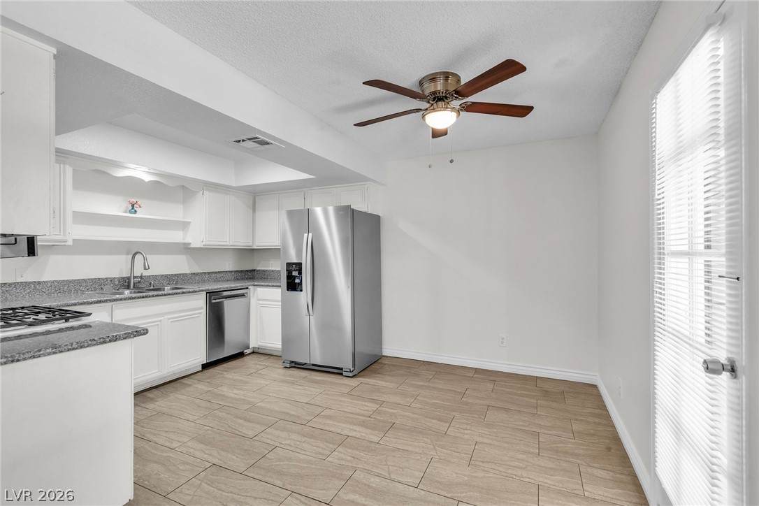 5576 Rochelle Avenue - Photo 1