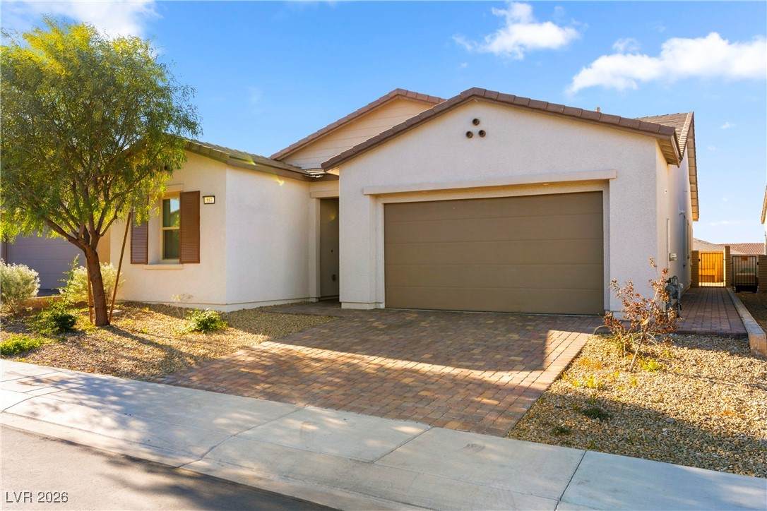 557 Comodo Street - Photo 1