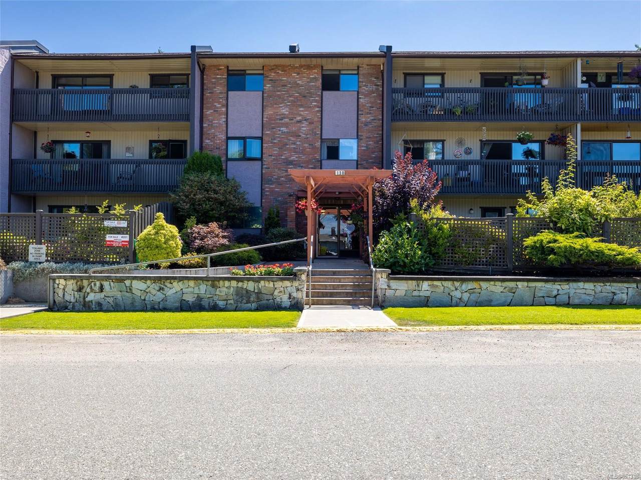 130 Sunningdale Rd - Photo 1