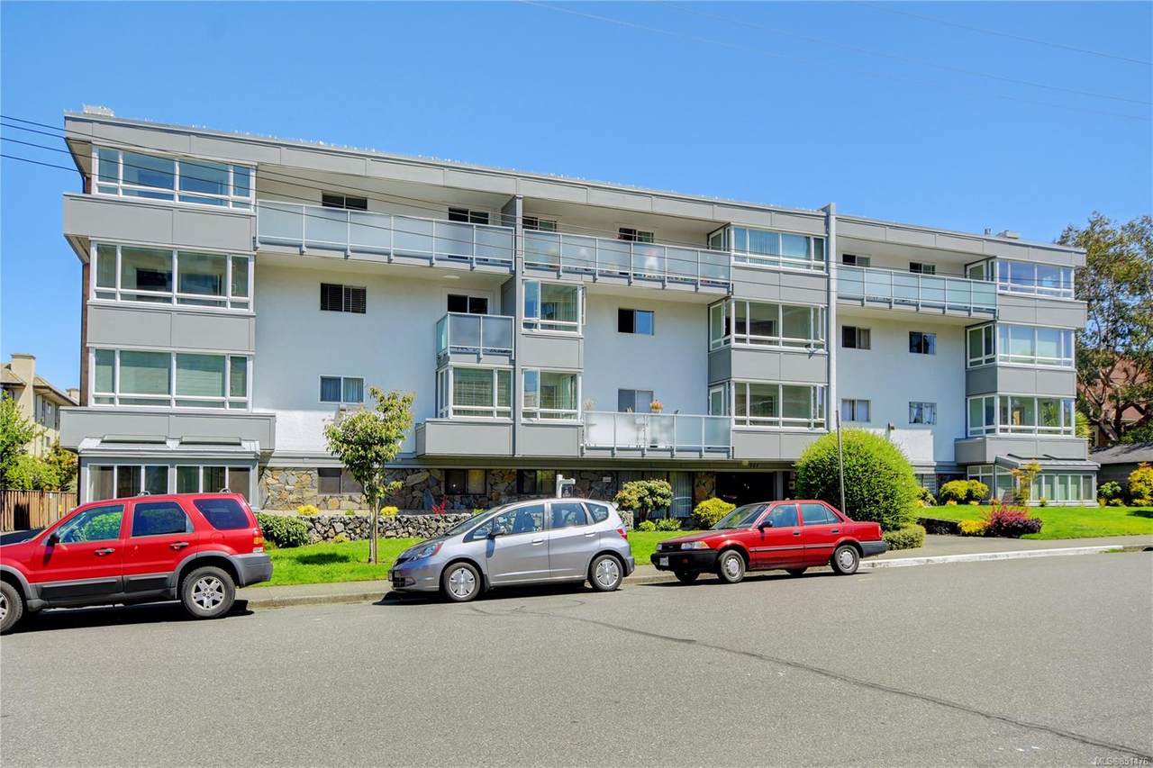 562 Rithet St - Photo 1