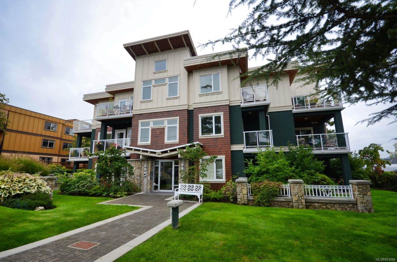 2415 Amherst Ave - Photo 1