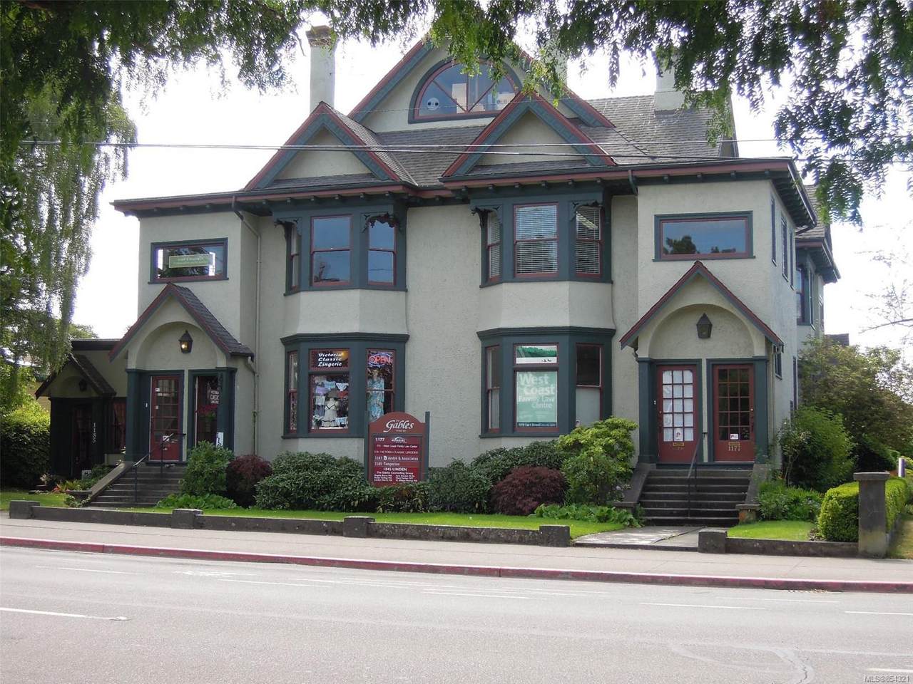 1177 Fort St - Photo 1