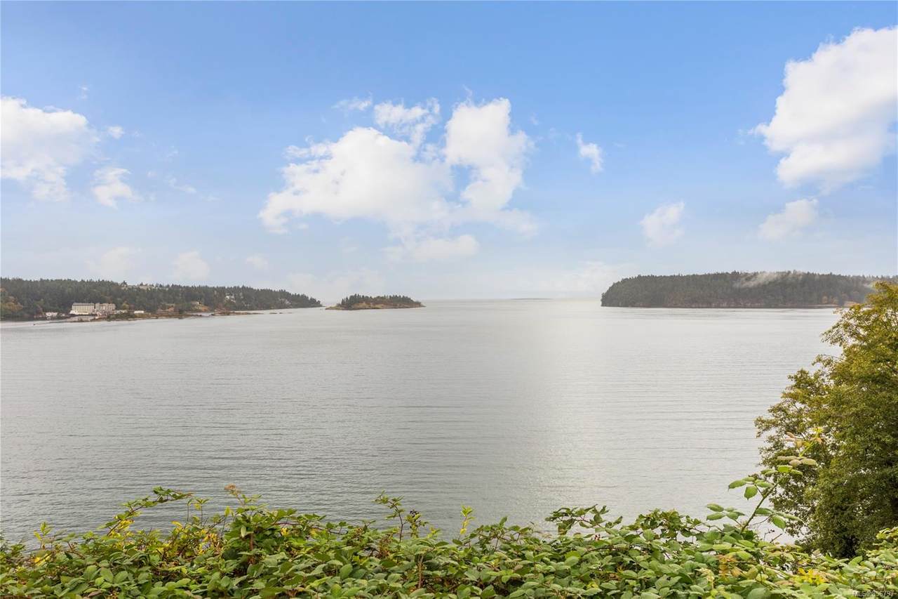 2560 Departure Bay Rd - Photo 1