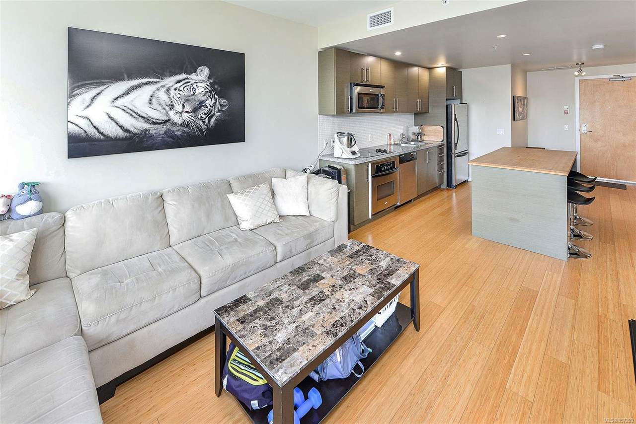 399 Tyee Rd - Photo 1