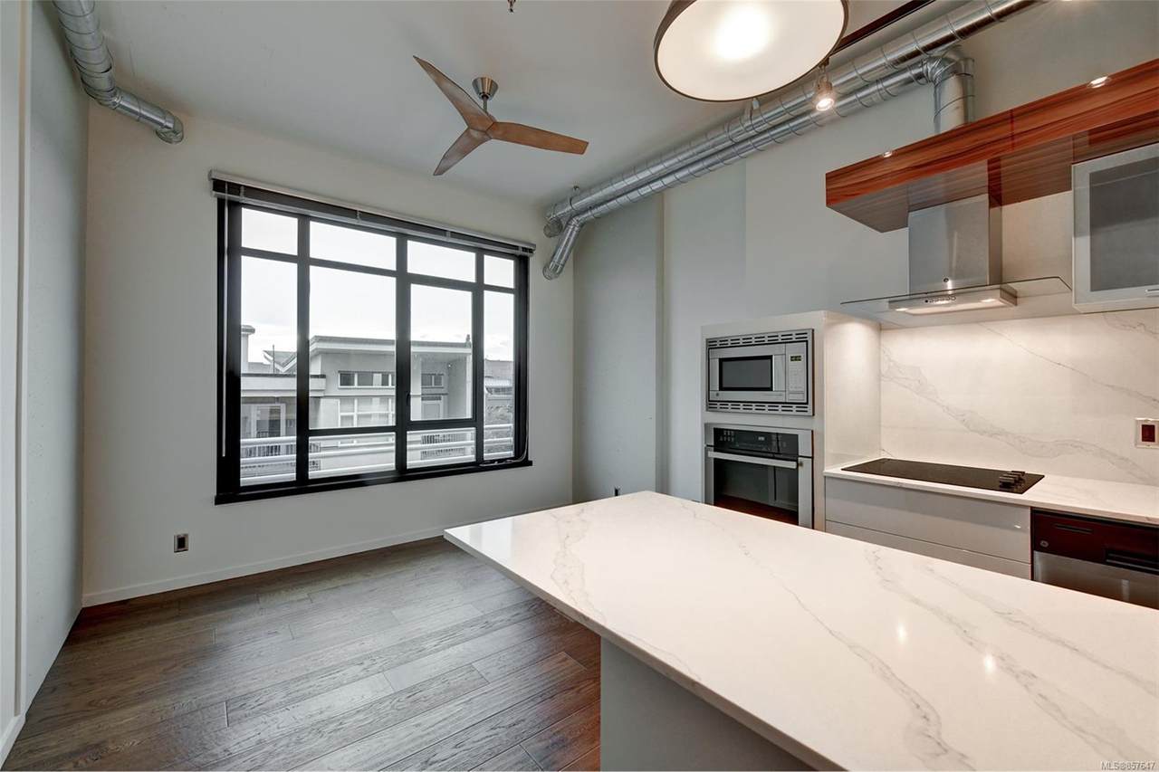 1029 View St - Photo 1