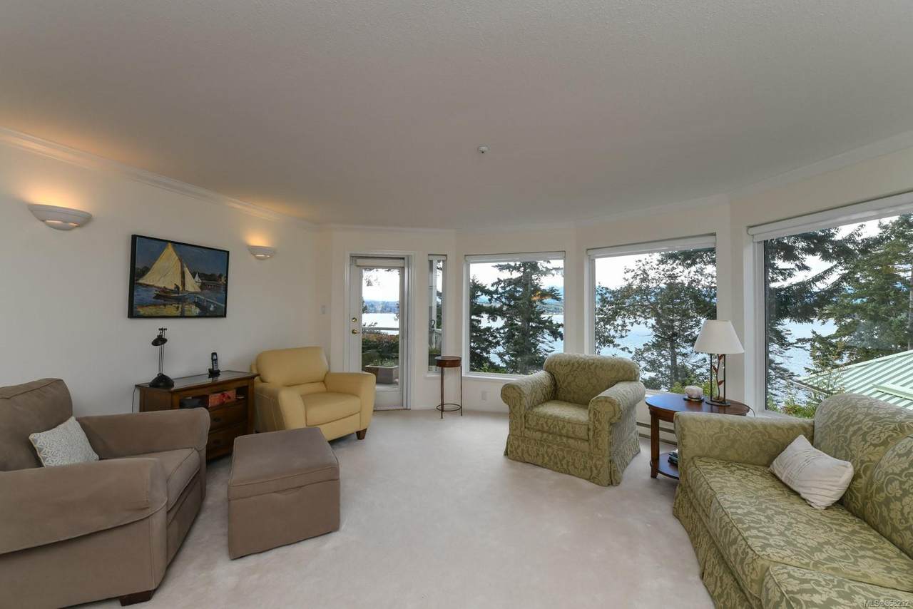 2275 Comox Ave - Photo 1