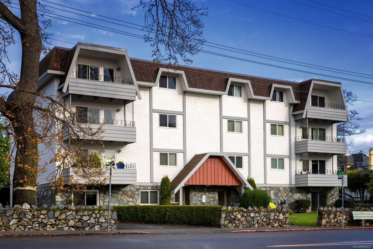 2340 Oak Bay Ave - Photo 1