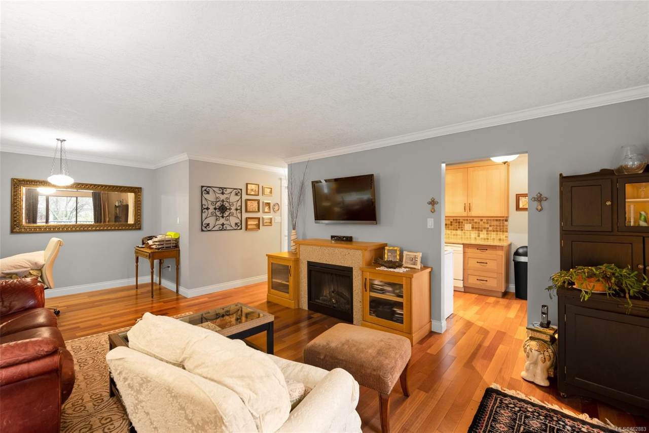 1665 Oak Bay Ave - Photo 1