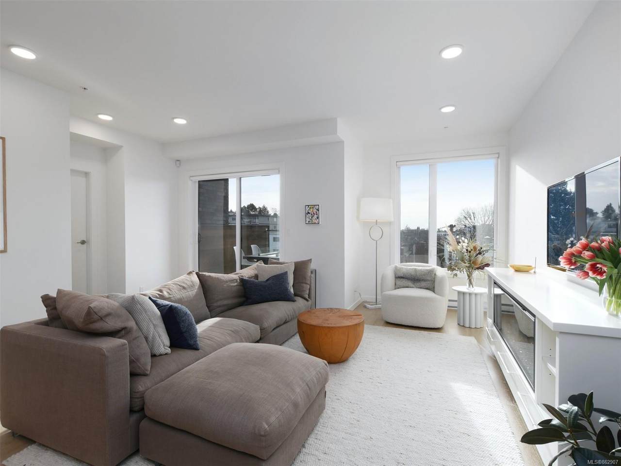 1033 Cook St - Photo 1