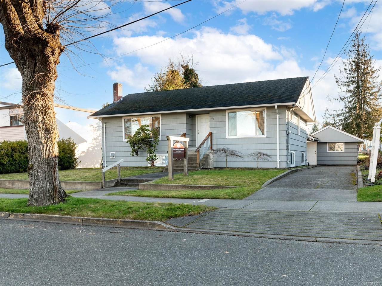 182 Memorial Ave - Photo 1