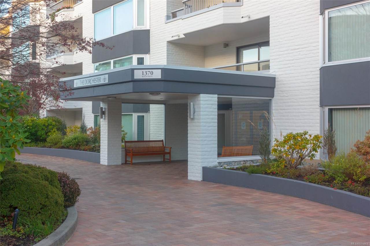 1370 Beach Dr - Photo 1