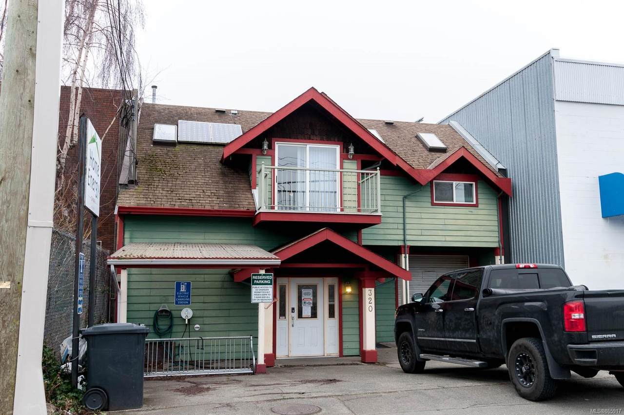 320 Mary St - Photo 1