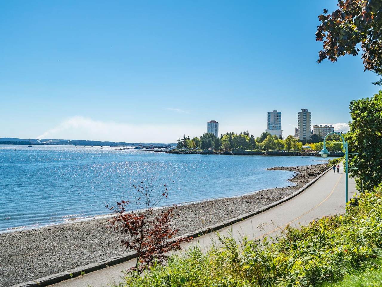375 Newcastle Ave - Photo 1