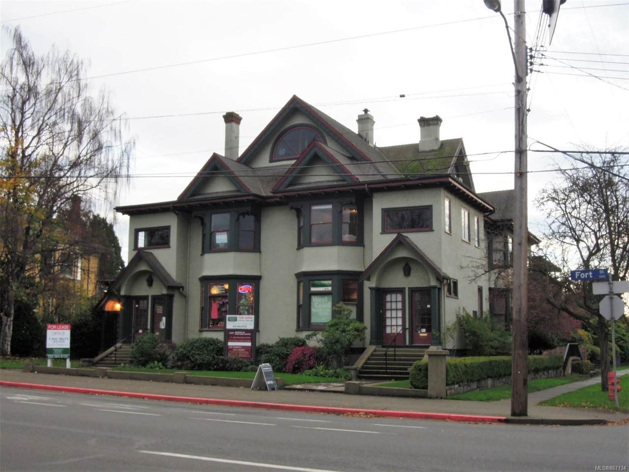 1183 Fort St - Photo 1