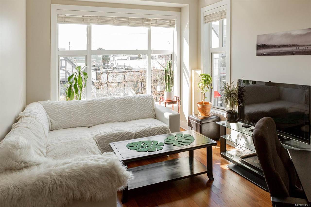 1022 Fort St - Photo 1
