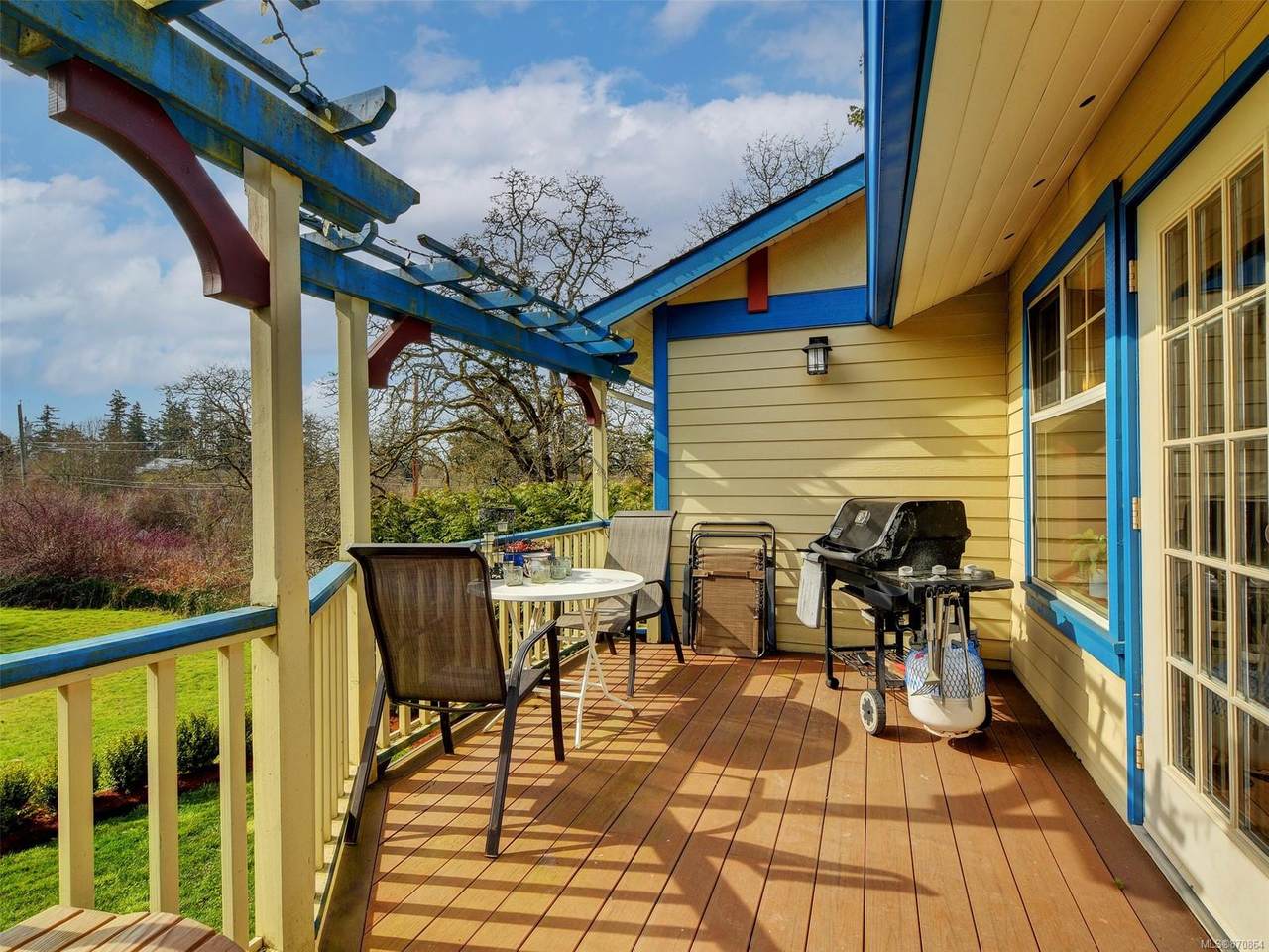 1490 Burnside Rd - Photo 1