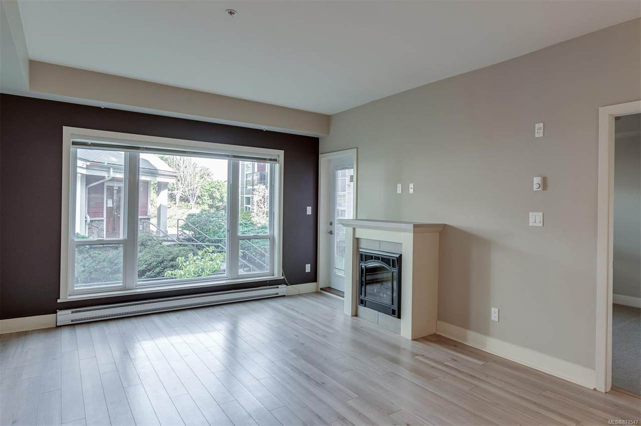 866 Brock Ave - Photo 1