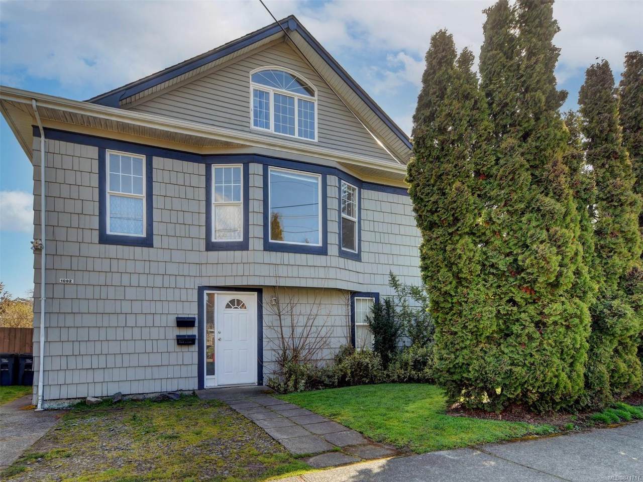 1002 Bay St - Photo 1